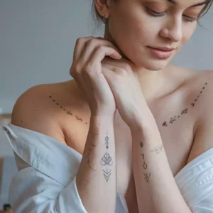 Read more about the article 50 Small Tattoo Ideas for Women with Meaning