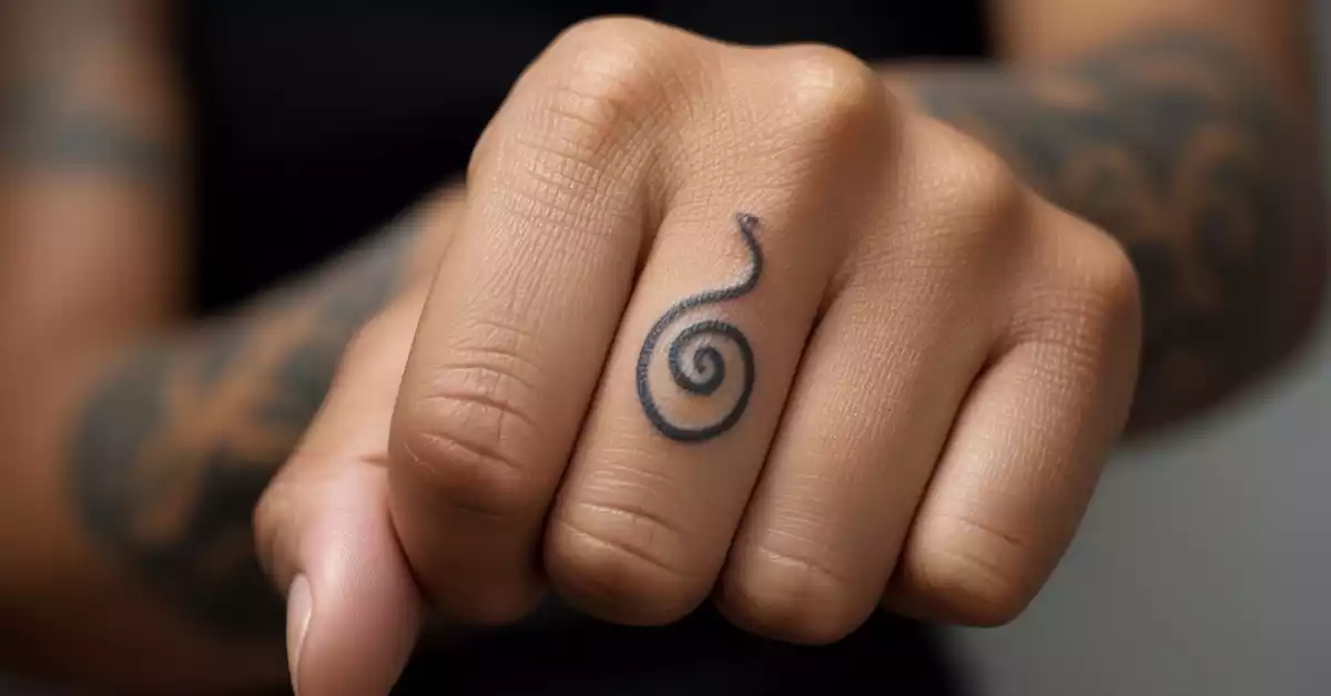 tiny-maori-symbol-tattoo-idea