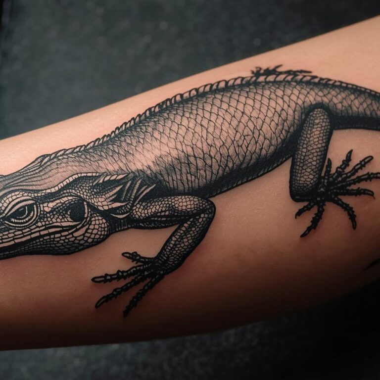 realistic-lizard-tattoo-design-on-forearm